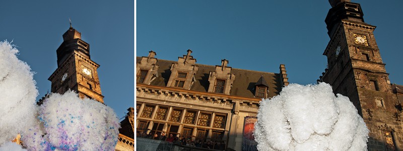 chapeaux des Gilles devant l'hôtel de ville