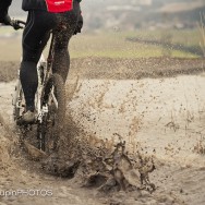 mountainbike in water